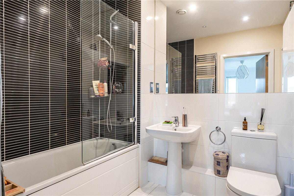 4 bedroom house, Stothert Avenue, Bath BA2 - Available