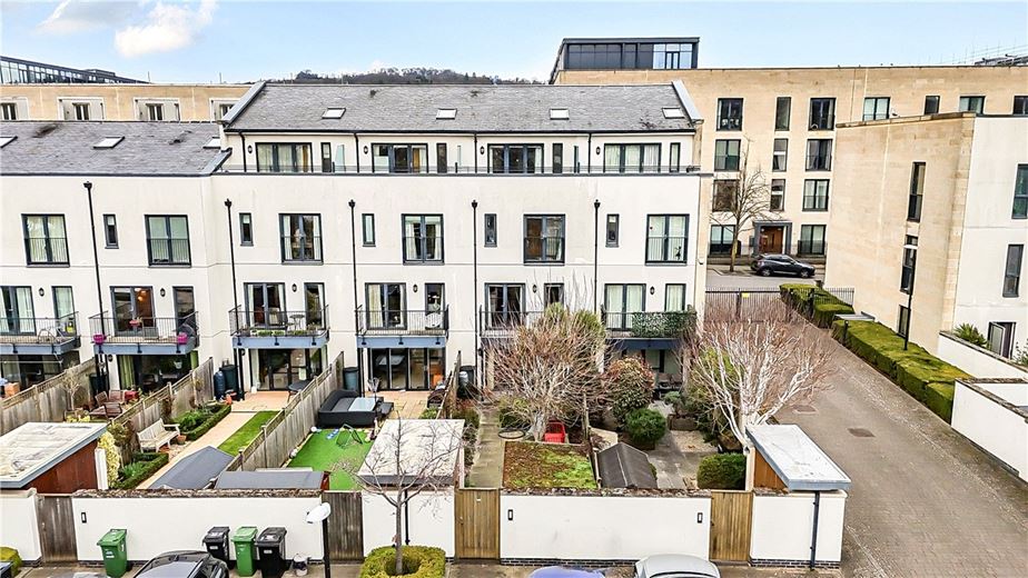 4 bedroom house, Stothert Avenue, Bath BA2 - Available