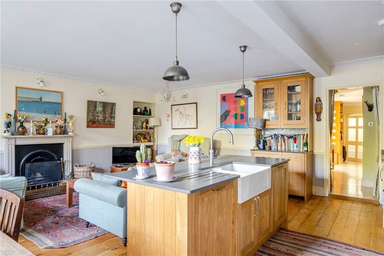 3 bedroom maisonette, Queens Parade, Bath BA1 - Available