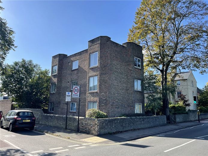 2 bedroom flat, Cherwell Court, Barton Road CB3 - Sold