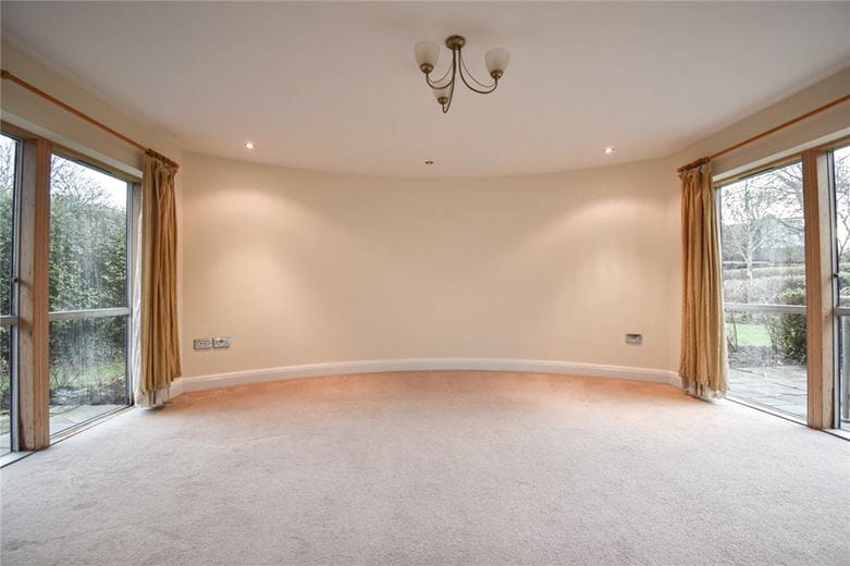 2 bedroom flat, Queen Ediths Way, Cambridge CB1 - Sold