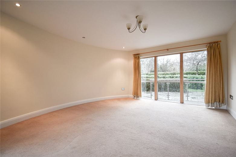 2 bedroom flat, Queen Ediths Way, Cambridge CB1 - Sold