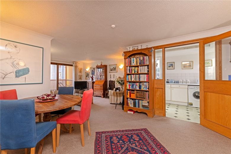 3 bedroom flat, Brooklands Avenue, Cambridge CB2 - Sold STC