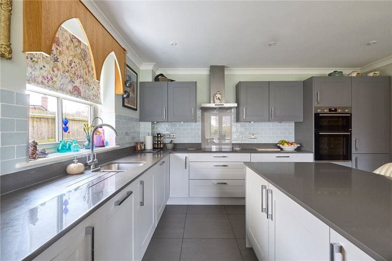 4 bedroom house, Tollesbury Gardens, Gazeley CB8 - Available