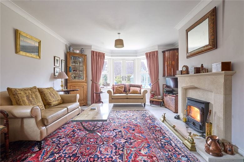 4 bedroom house, Tollesbury Gardens, Gazeley CB8 - Available