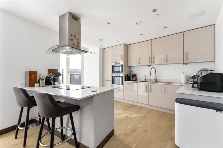 2 bedroom flat, Station Square, Cambridge CB1 - Available