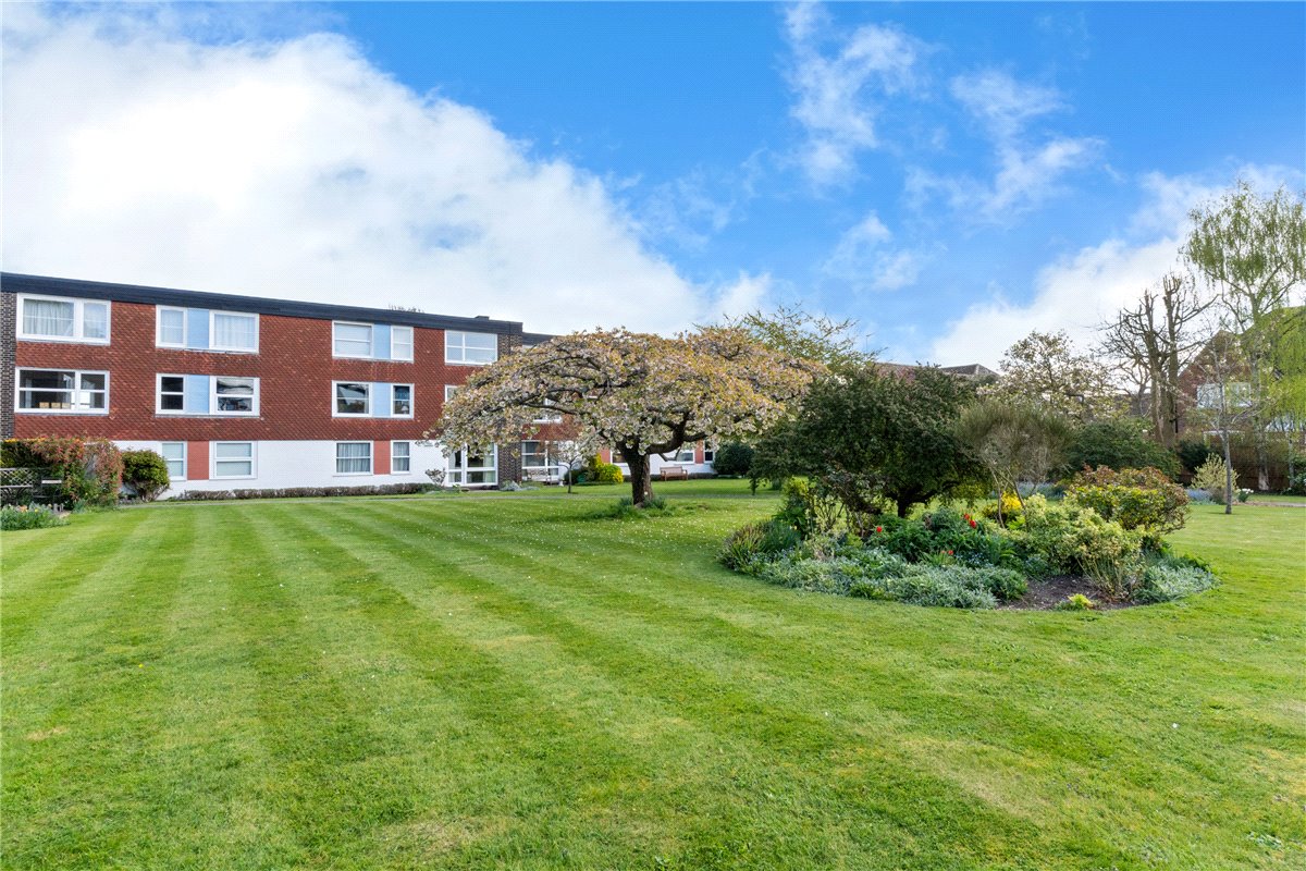3 bedroom flat, Sherlock Close, Cambridge CB3 - Sold STC