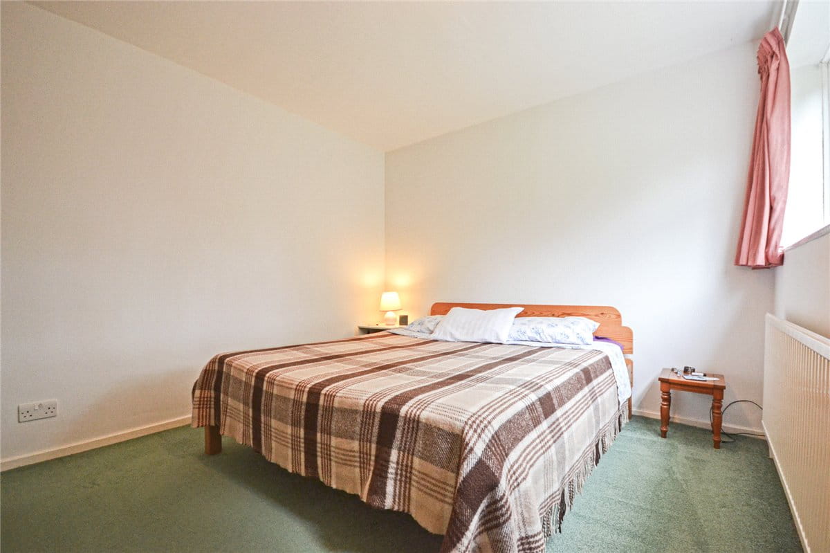 3 bedroom flat, Lingholme Close, Cambridge CB4 - Available