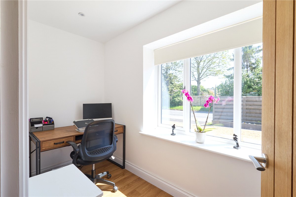 4 bedroom house, Newmarket Road, Kennett CB8 - Sold