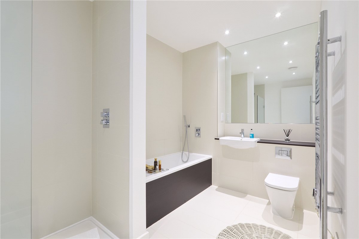 3 bedroom house, Windmill Drive, Trumpington CB2 - Available