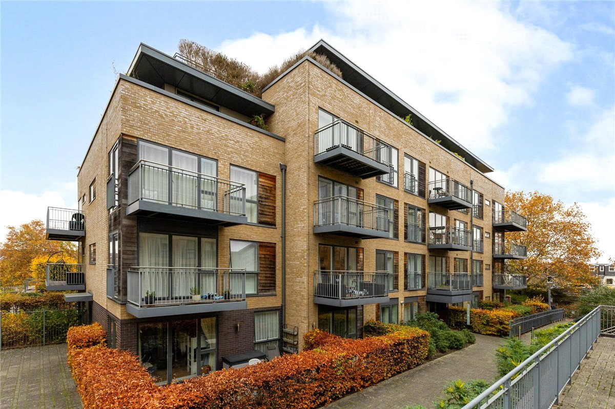 2 bedroom flat, Keynes House, Kingsley Walk CB5 - Available
