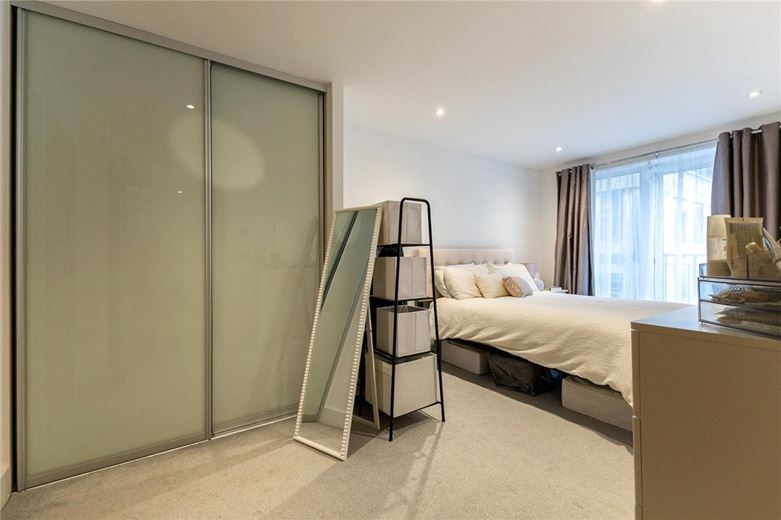 2 bedroom flat, Keynes House, Kingsley Walk CB5 - Available