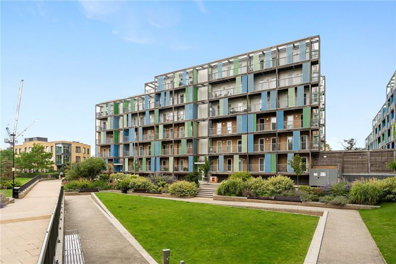 2 bedroom flat, Warren Close, Cambridge CB2 - Sold STC