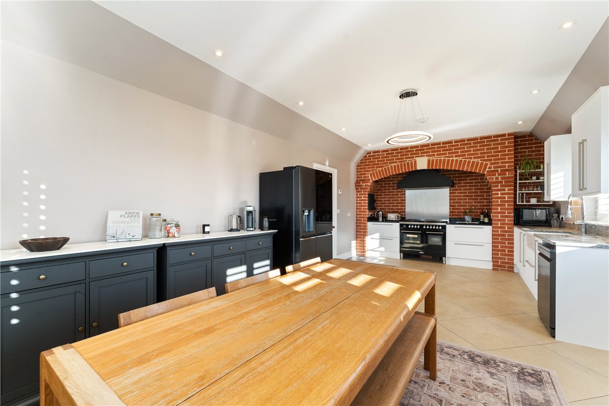 4 bedroom house, Upend, Newmarket CB8 - Available