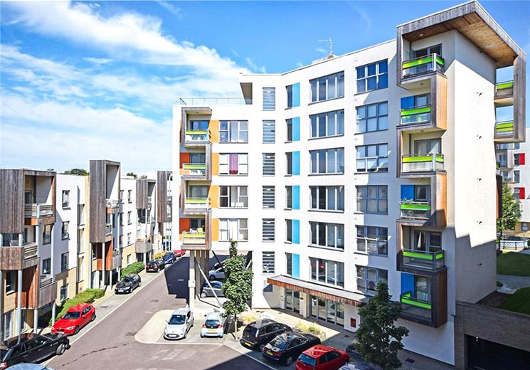 2 bedroom flat, Glenalmond Avenue, Aqua Building CB2