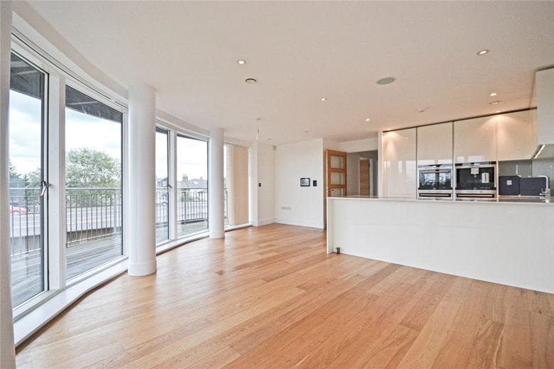 2 bedroom flat, Keynes House, Kingsley Walk CB5 - Let Agreed