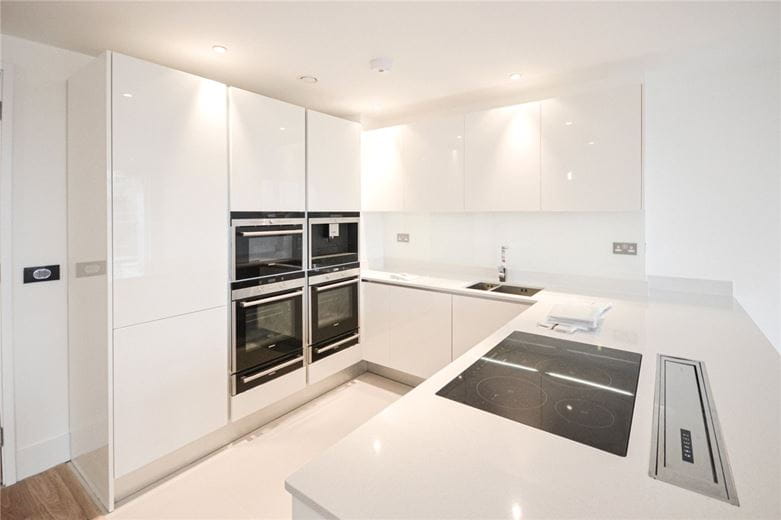 3 bedroom flat, Keynes House, Kingsley Walk CB5