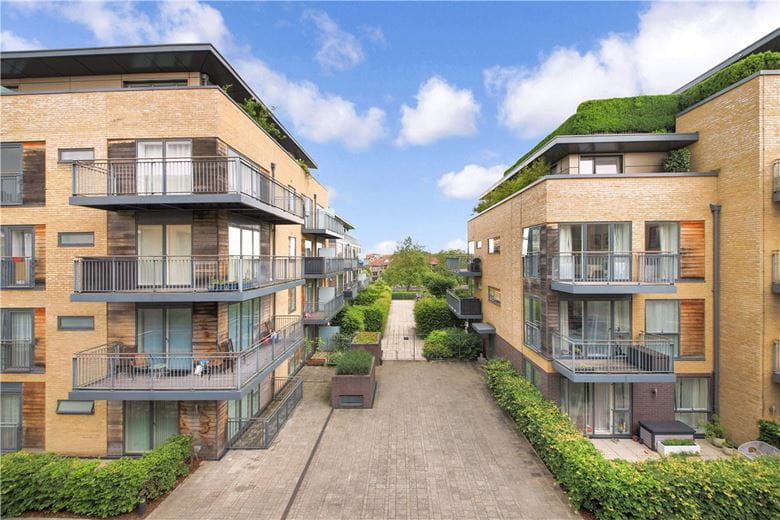1 bedroom flat, Marlowe House, Kingsley Walk CB5