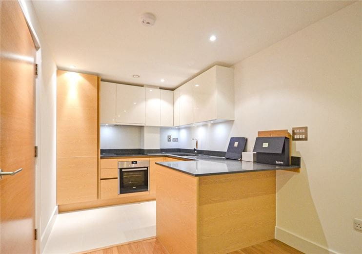 1 bedroom flat, Marlowe House, Kingsley Walk CB5