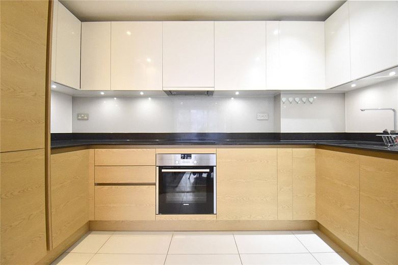 2 bedroom flat, Keynes House, Kingsley Walk CB5