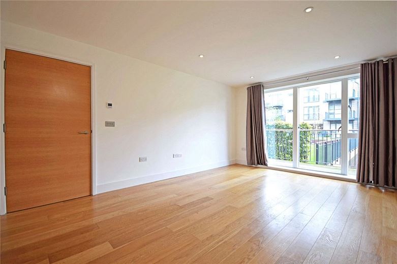 2 bedroom flat, Keynes House, Kingsley Walk CB5