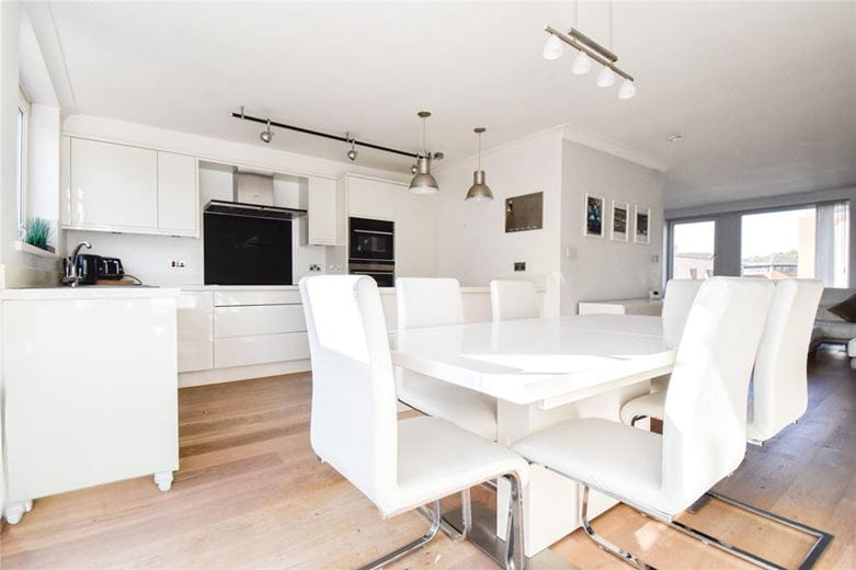 2 bedroom flat, Mayfair Court, Milton Road CB4 - Available