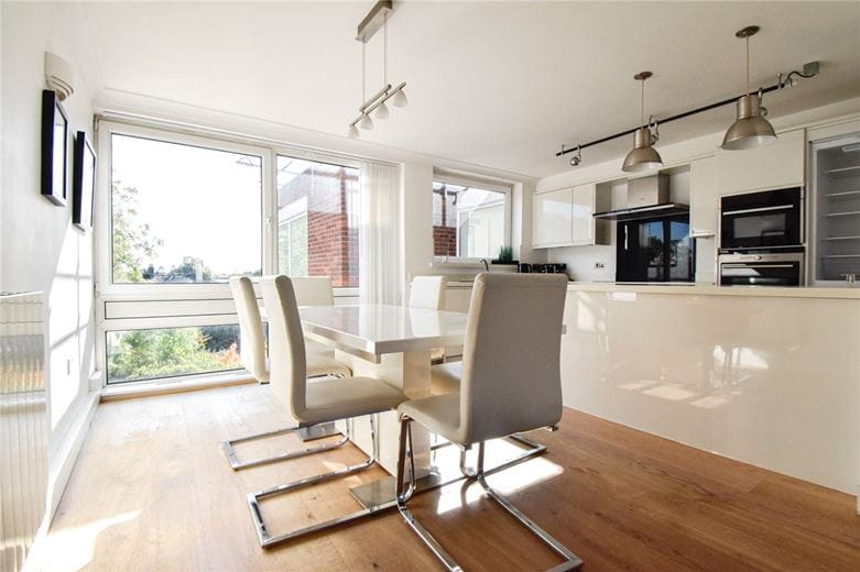 2 bedroom flat, Mayfair Court, Milton Road CB4 - Available