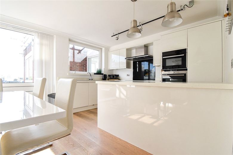 2 bedroom flat, Mayfair Court, Milton Road CB4 - Let Agreed
