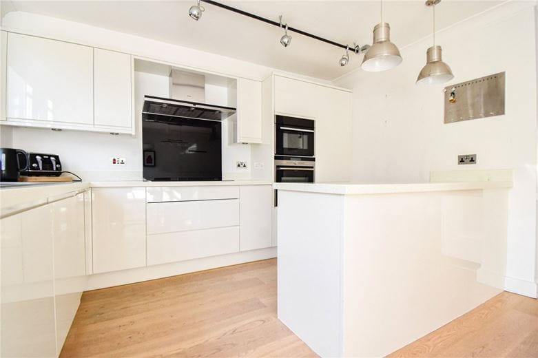2 bedroom flat, Mayfair Court, Milton Road CB4 - Available