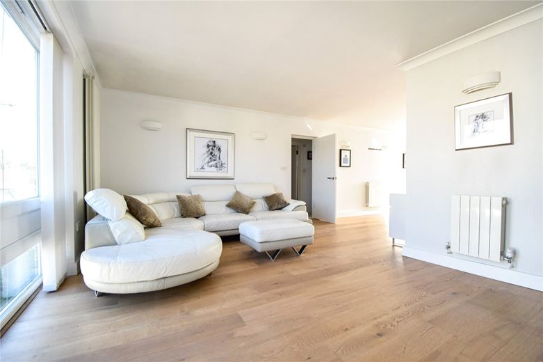 2 bedroom flat, Mayfair Court, Milton Road CB4 - Let Agreed