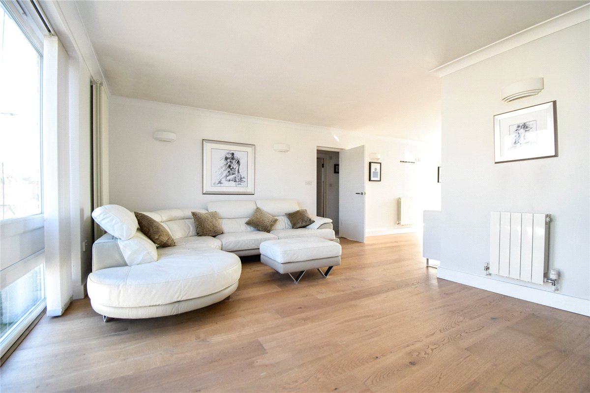 2 bedroom flat, Mayfair Court, Milton Road CB4 - Let Agreed