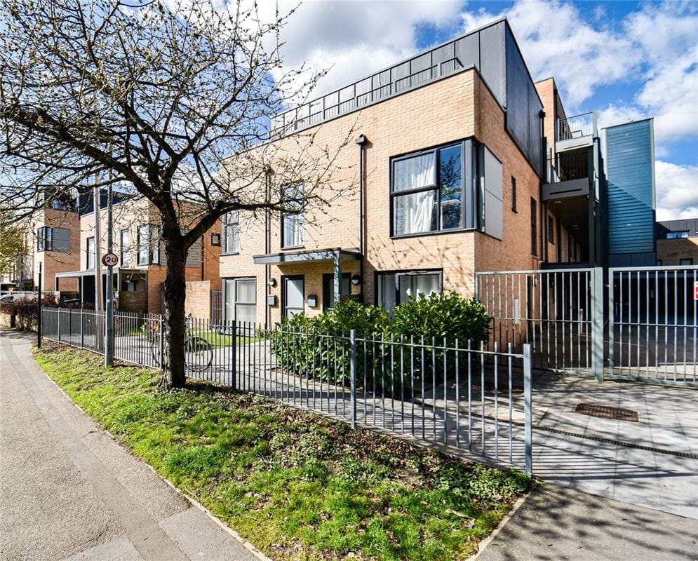 2 bedroom flat, Flamsteed Close, Cambridge CB1 - Let Agreed