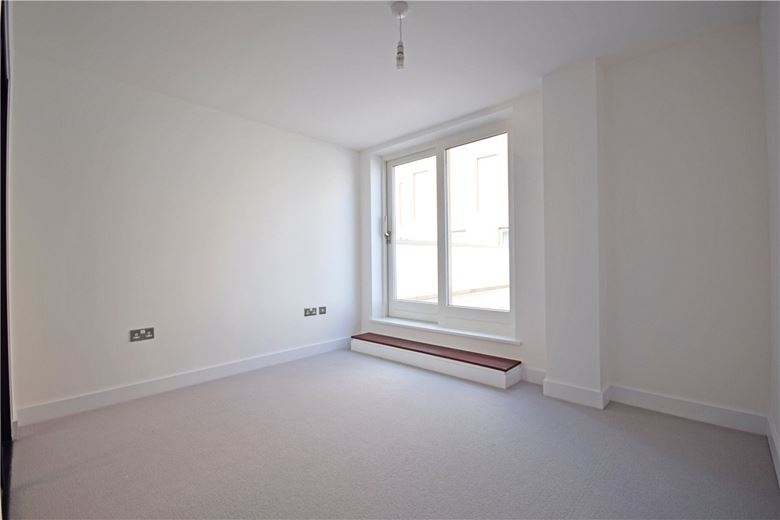1 bedroom flat, Scholars Court, Homerton Gardens CB2 - Available