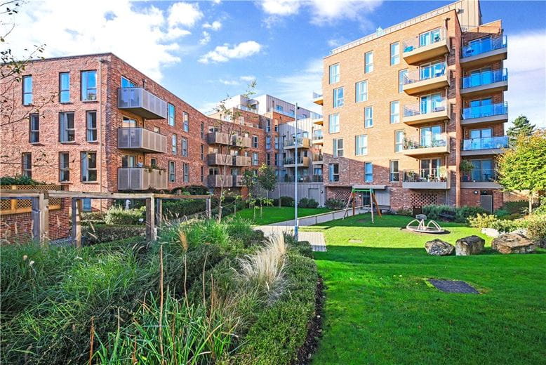 2 bedroom flat, Scholars Court, Harrison Drive CB2