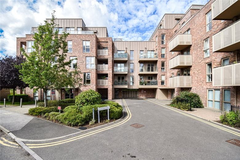 2 bedroom flat, Scholars Court, Harrison Drive CB2 - Let Agreed