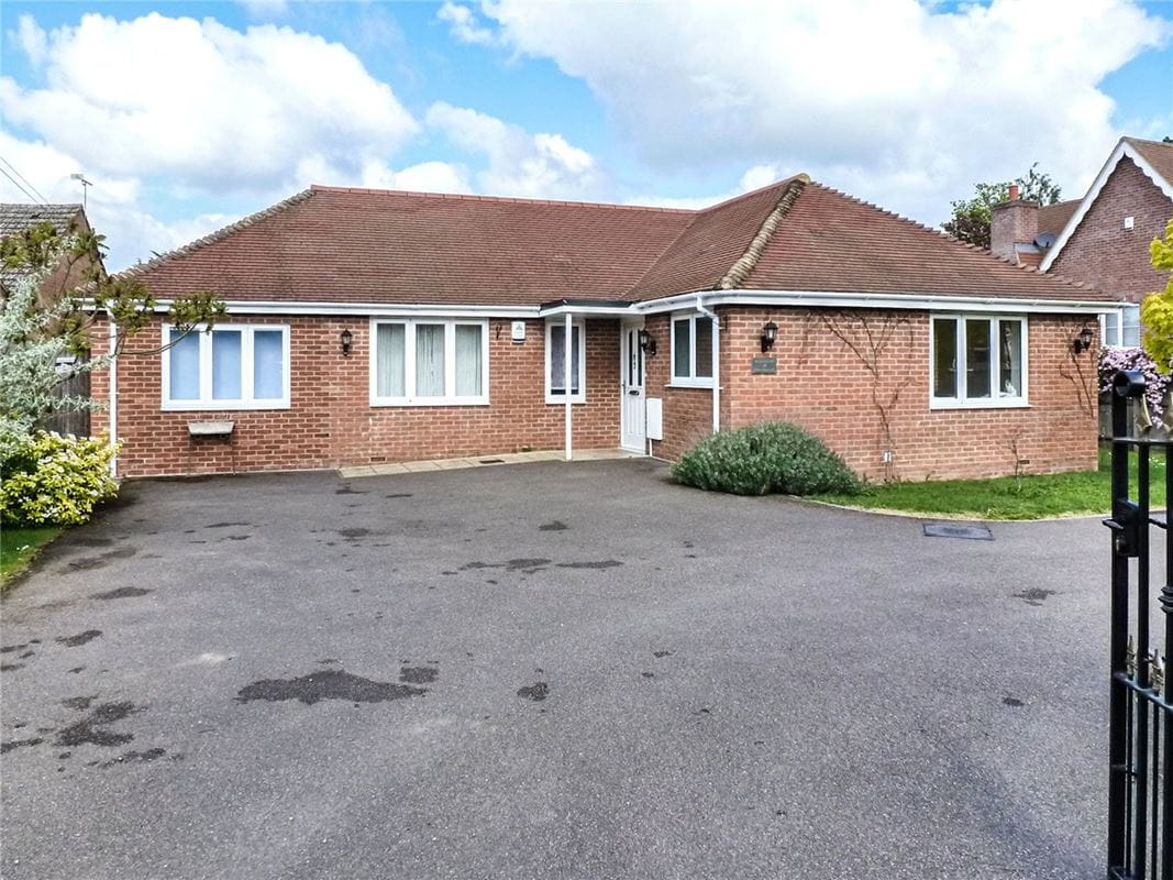 4 bedroom bungalow, Cole End Lane, Sewards End CB10 - Let Agreed