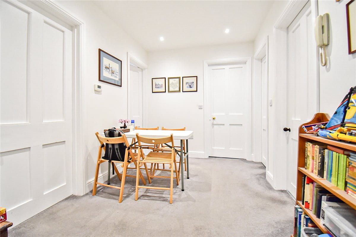 2 bedroom flat, The Pantiles, West Fen Road CB6