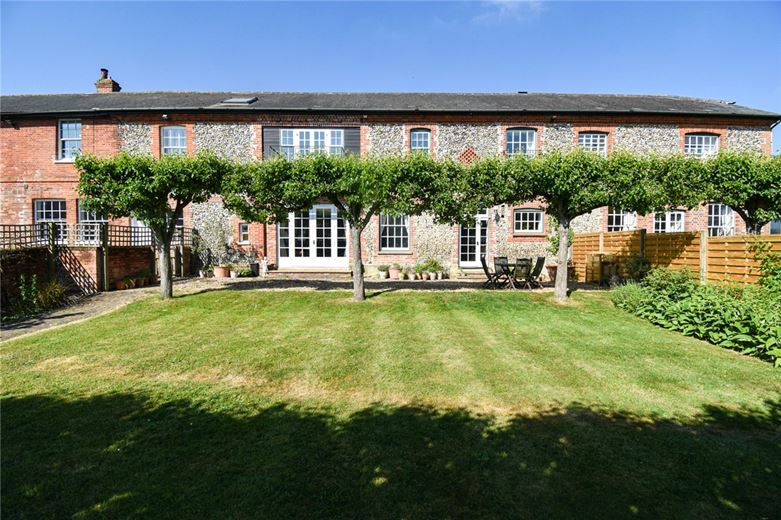 3 bedroom cottage, Newmarket Road, Kirtling CB8
