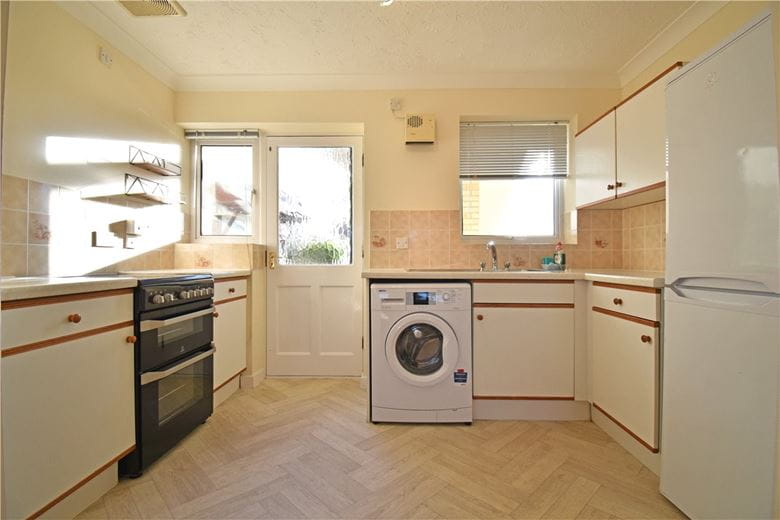 2 bedroom flat, Holyoake Court, Elfleda Road CB5