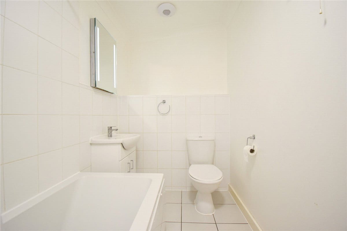 2 bedroom flat, Holyoake Court, Elfleda Road CB5 - Let Agreed