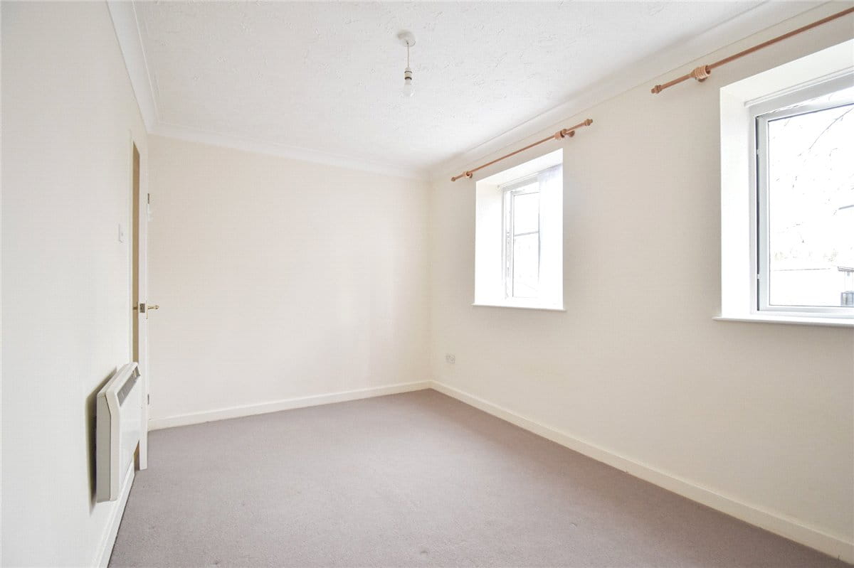 2 bedroom flat, Holyoake Court, Elfleda Road CB5 - Let Agreed