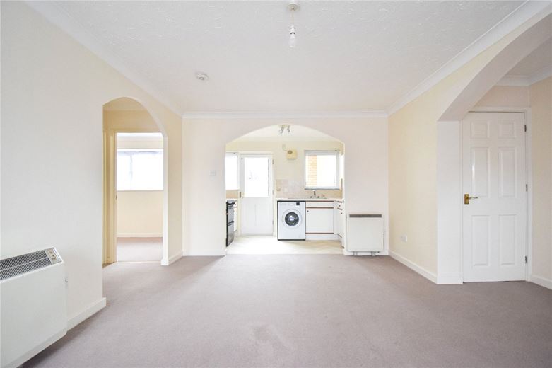 2 bedroom flat, Holyoake Court, Elfleda Road CB5 - Let Agreed