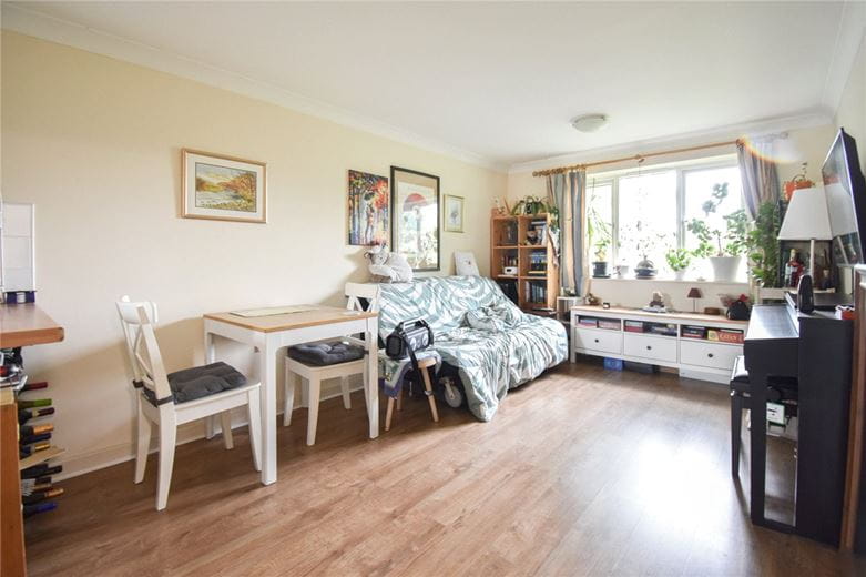 1 bedroom flat, 5 New Road, Harston CB22 - Available