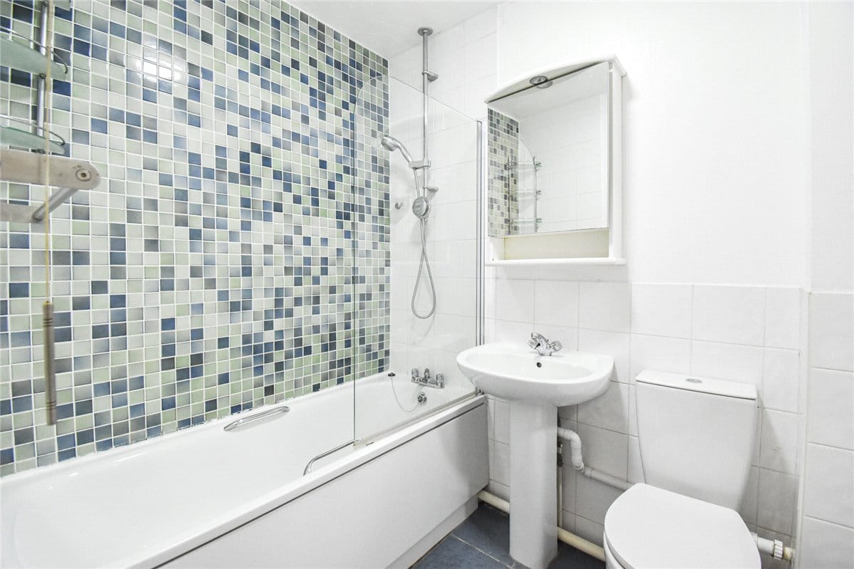 2 bedroom house, Lucerne Close, Cambridge CB1