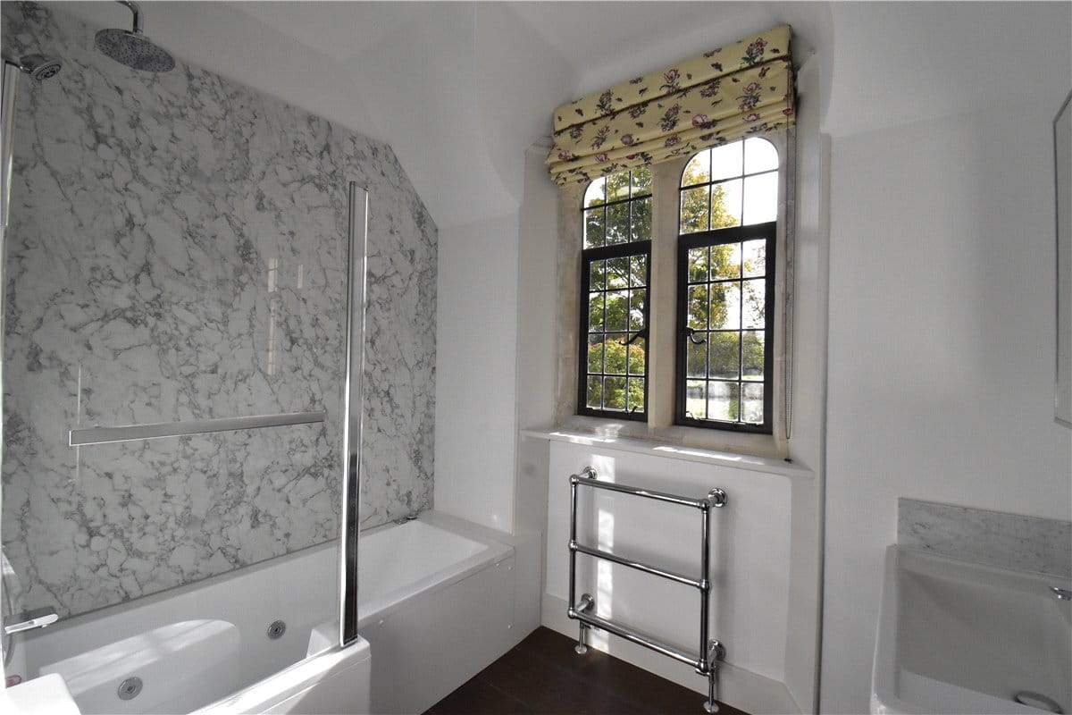 6 bedroom house, Newmarket Road, Kirtling CB8