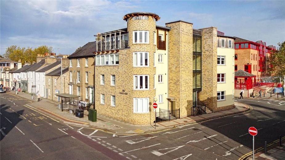 2 bedroom flat, Kings Keep, 66 Castle Street CB3 - Let Agreed