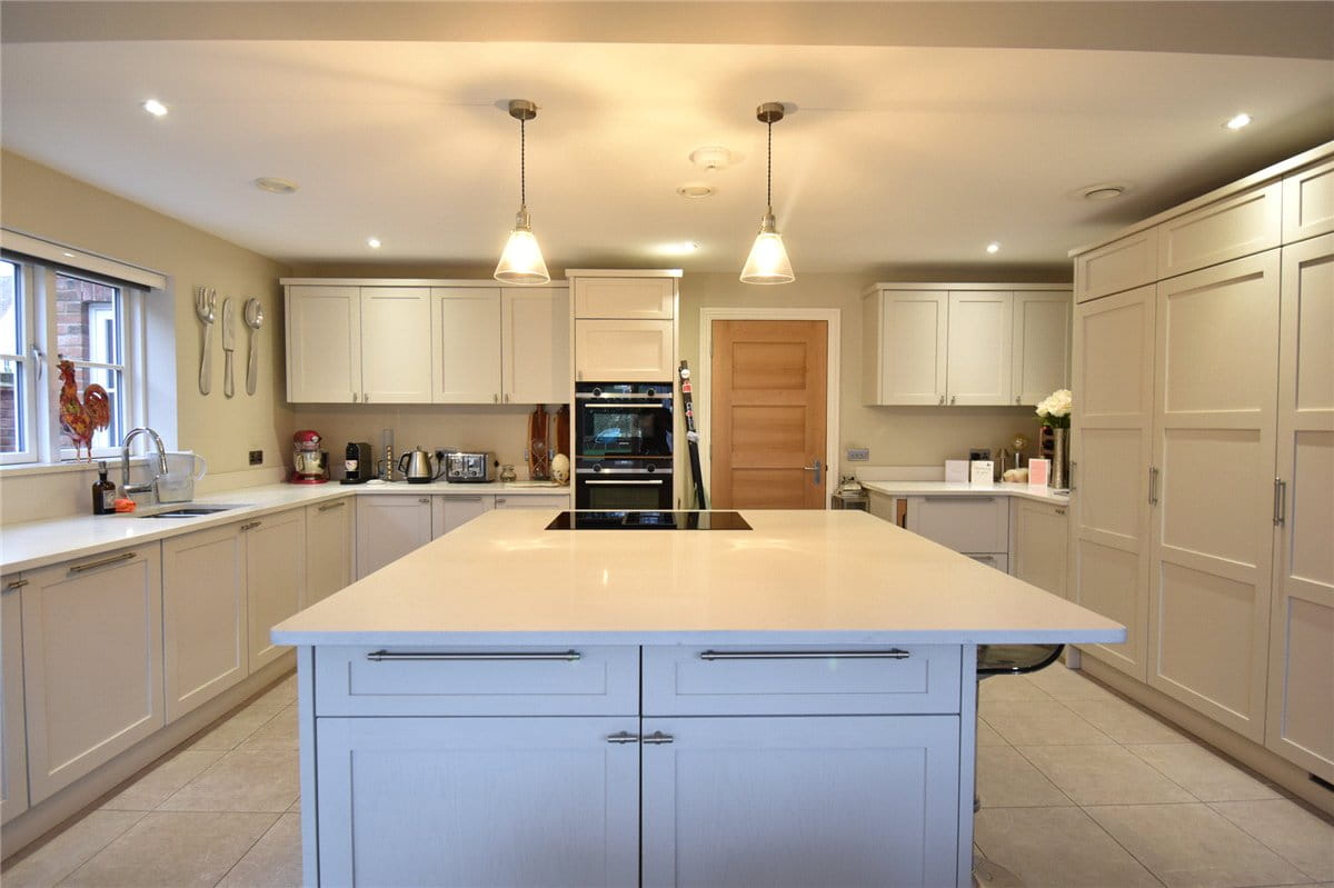 4 bedroom house, Constable Place, East Street CB10 - Available