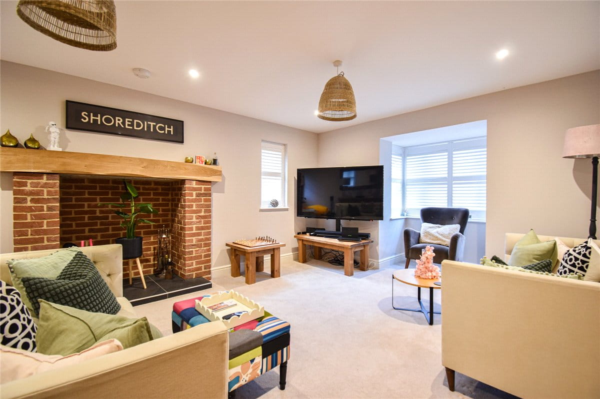 4 bedroom house, Constable Place, East Street CB10 - Available