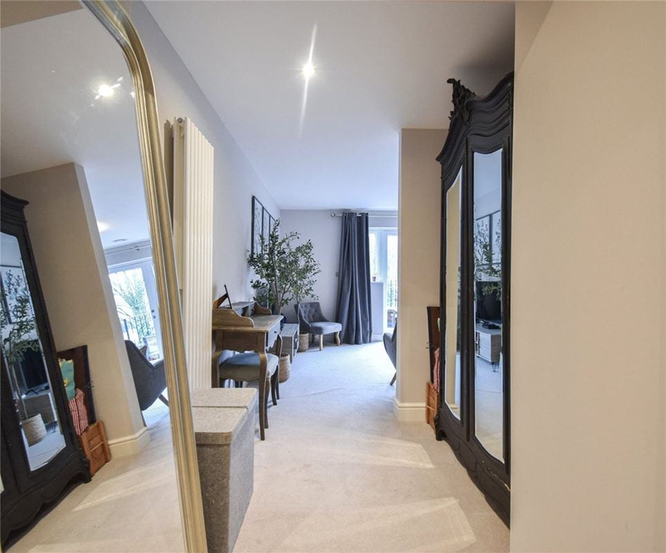 4 bedroom house, Constable Place, East Street CB10 - Available