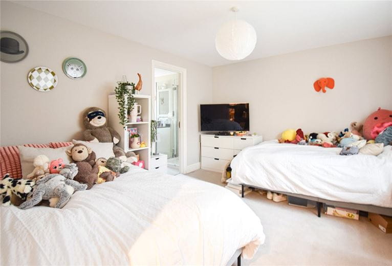 4 bedroom house, Constable Place, East Street CB10 - Available